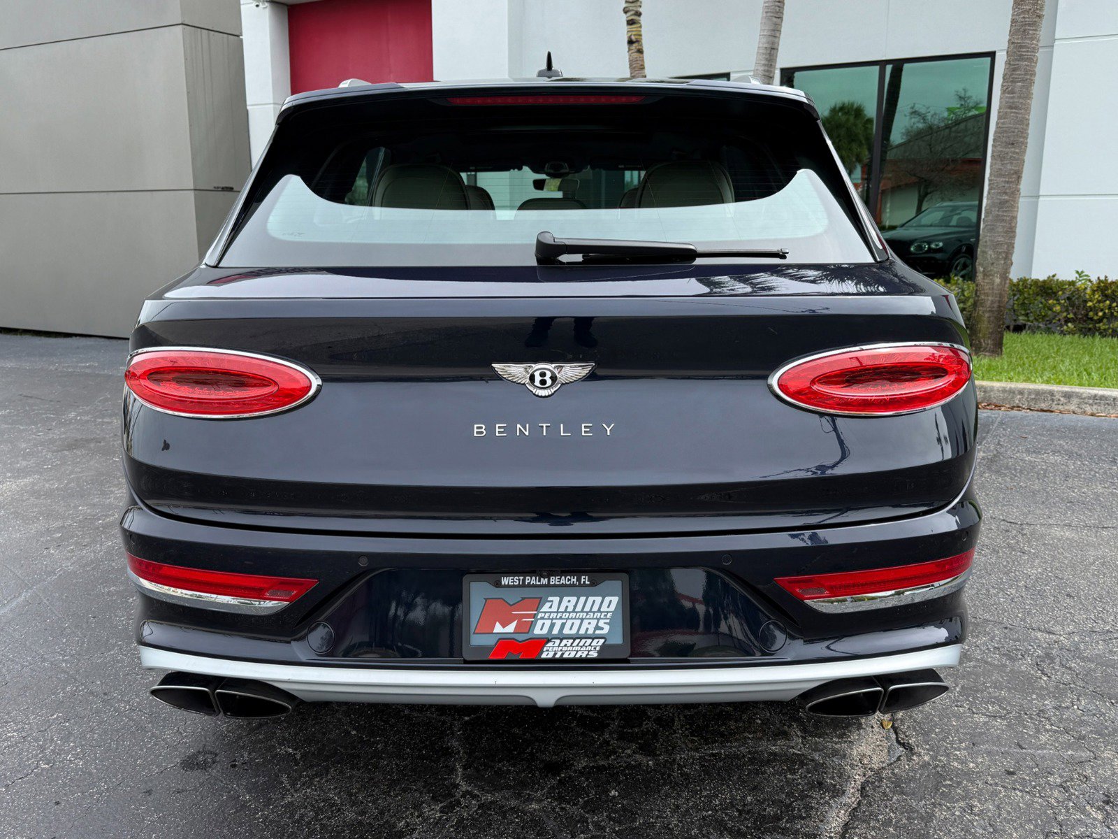 Used 2023 Bentley Bentayga Extended Wheelbase image 16