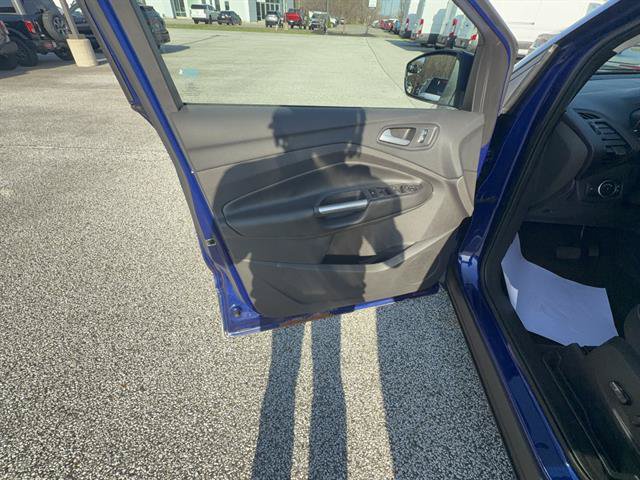 Used 2016 Ford Escape SE w/ SE Cold Weather Package AWD/4WD image 7