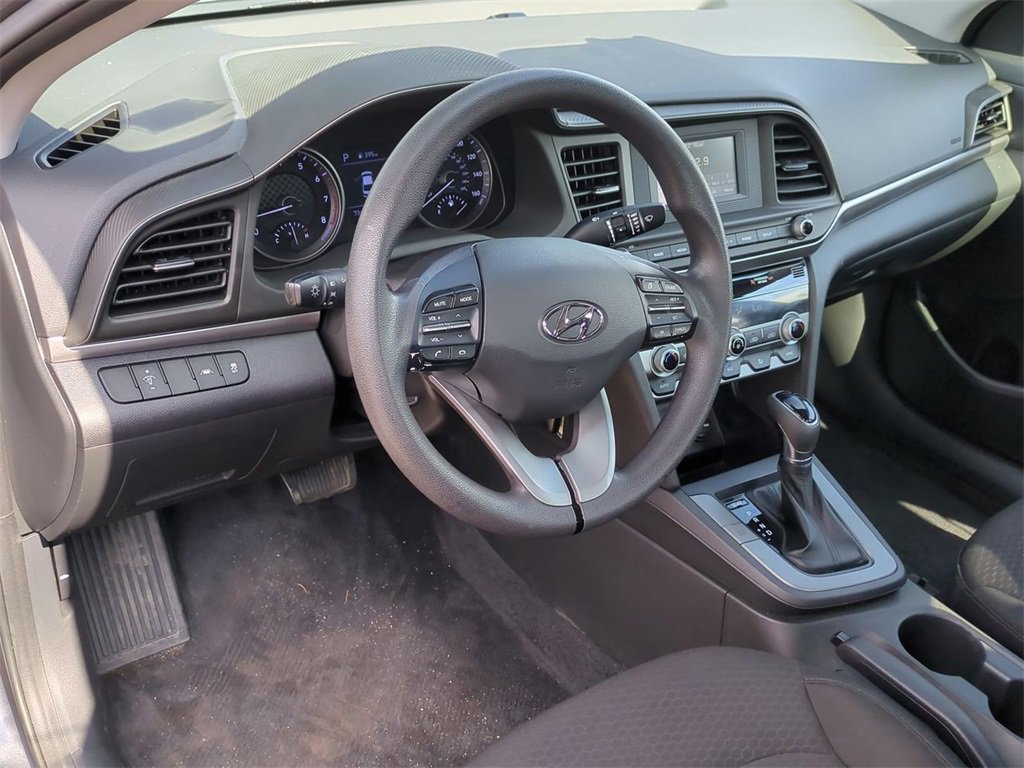 Used 2020 Hyundai Elantra SE w/ Cargo Package (C1) image 12