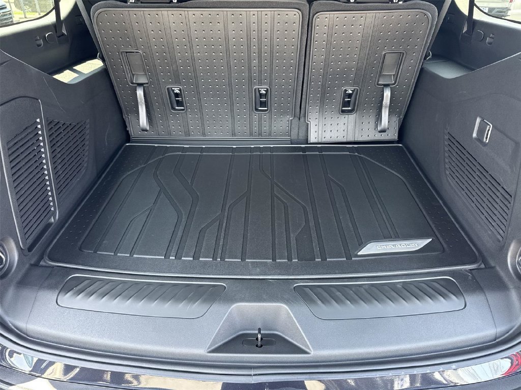 New 2026 Chevrolet Suburban LS RWD image 28
