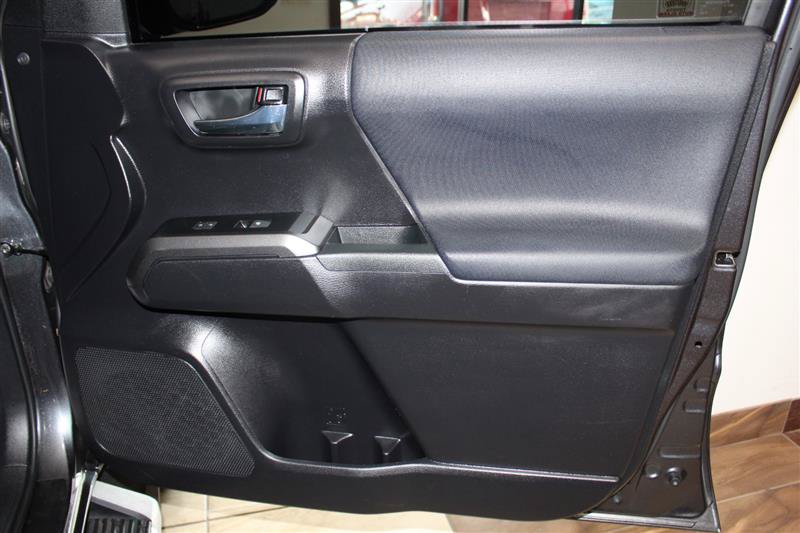 Used 2021 Toyota Tacoma TRD Off-Road w/ Technology Package AWD/4WD image 32