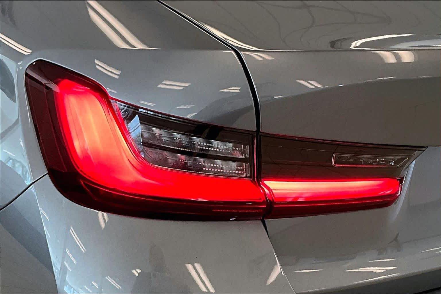 Used 2024 BMW 330i Sedan w/ Premium Package RWD image 26