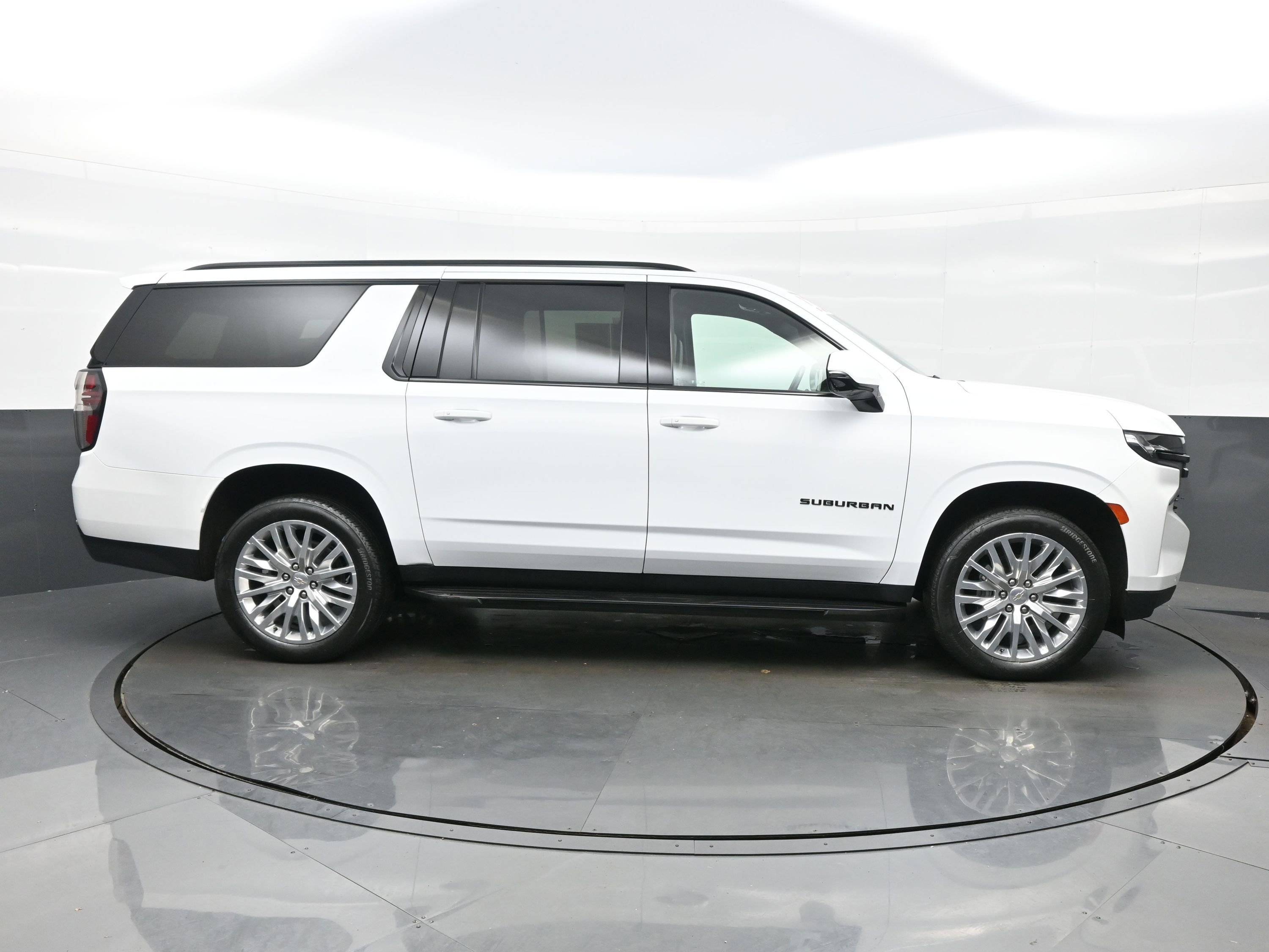 Used 2023 Chevrolet Suburban RST w/ Luxury Package image 7