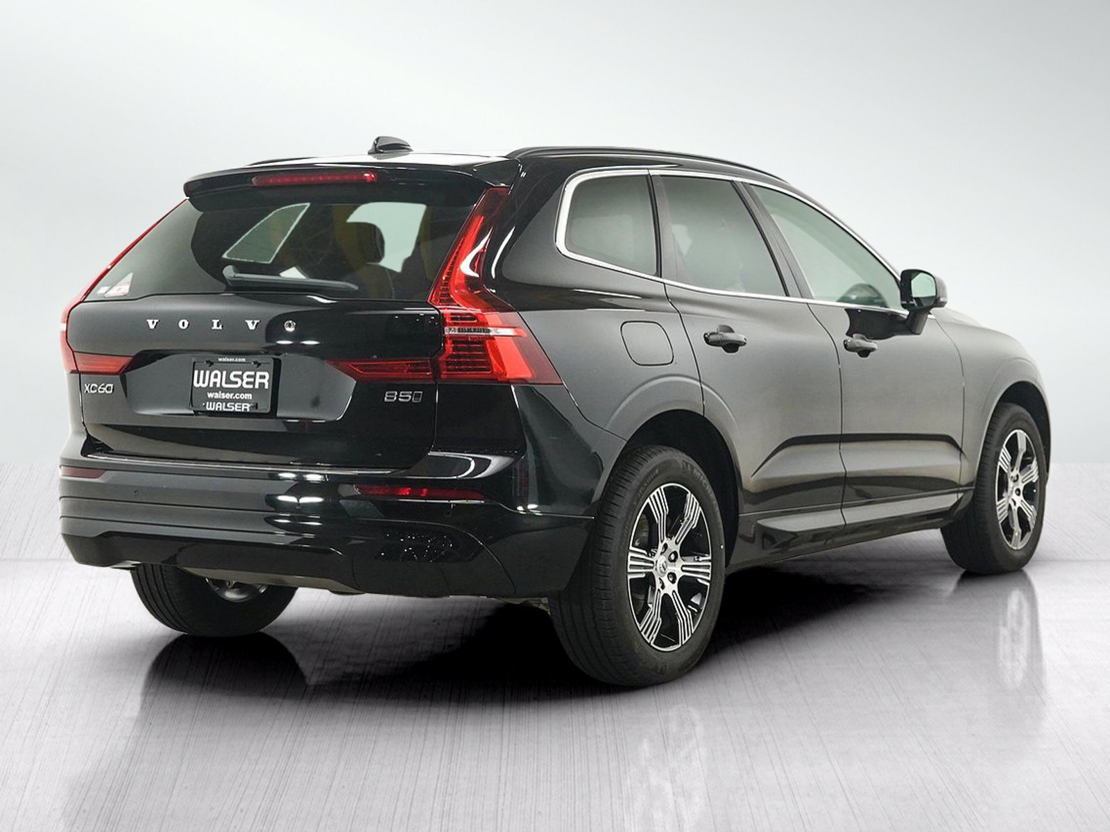Used 2022 Volvo XC60 B5 Momentum w/ Climate Package AWD/4WD image 5