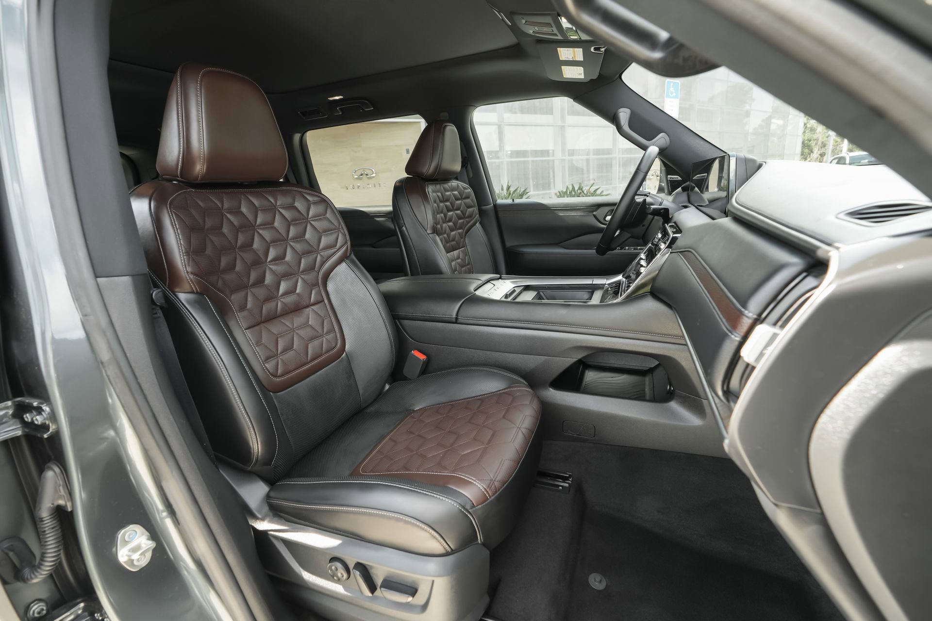 Used 2025 Nissan Armada Platinum image 40