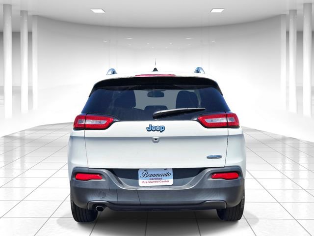 Used 2016 Jeep Cherokee Latitude FWD image 4