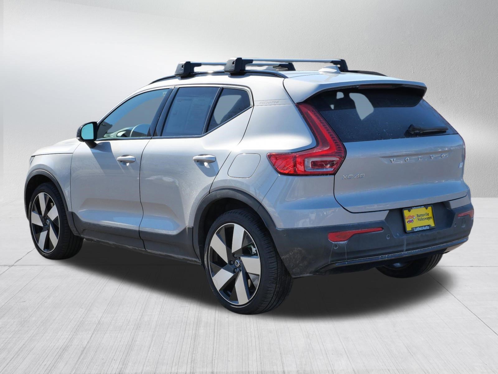 Used 2023 Volvo XC40 Recharge Ultimate image 5