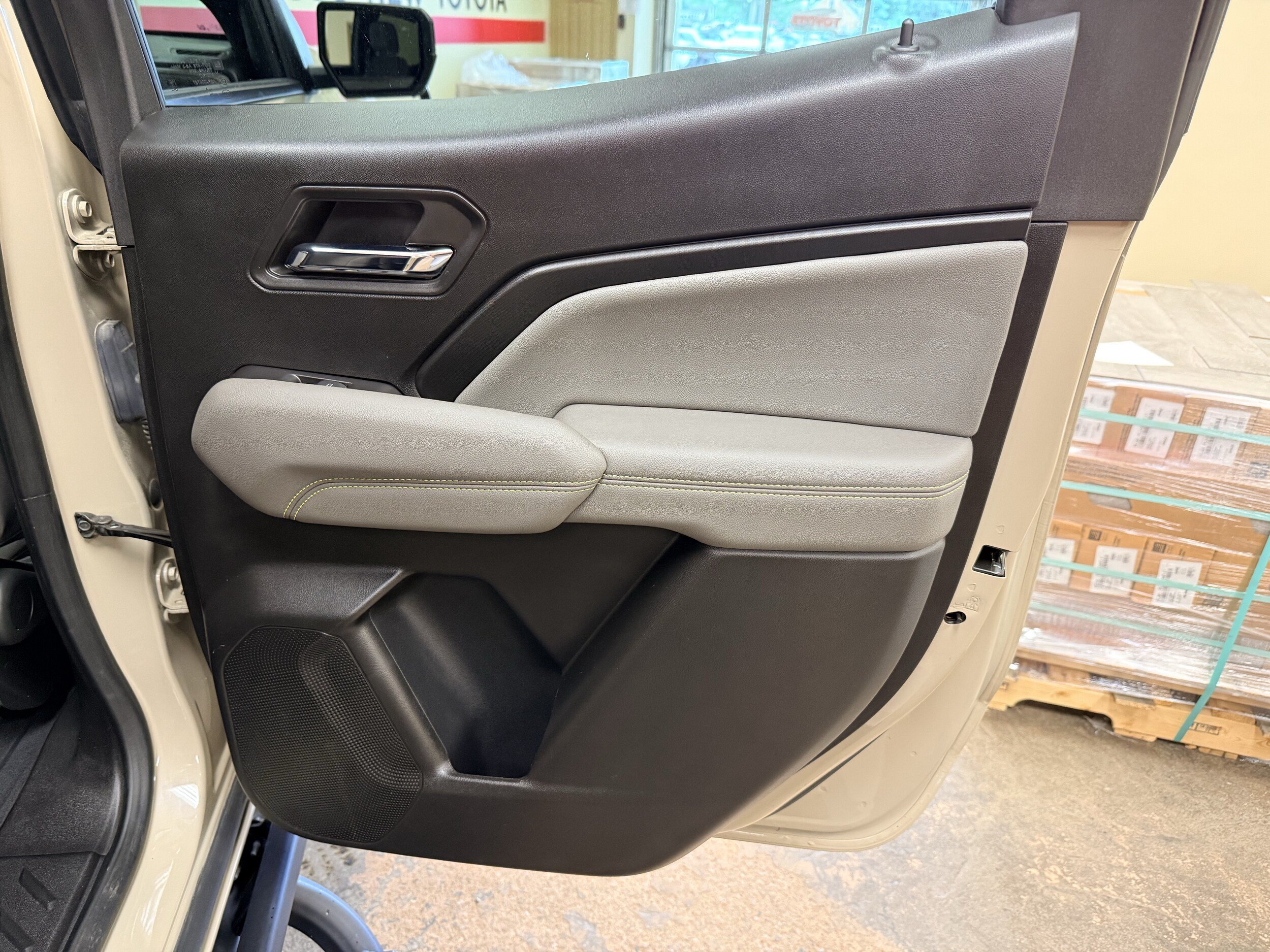 Used 2024 Chevrolet Colorado ZR2 w/ ZR2 Bison Edition AWD/4WD image 24