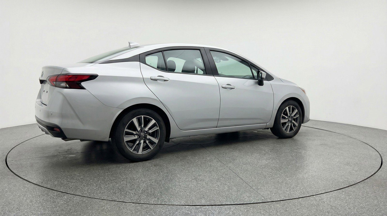 Used 2025 Nissan Versa SV image 9