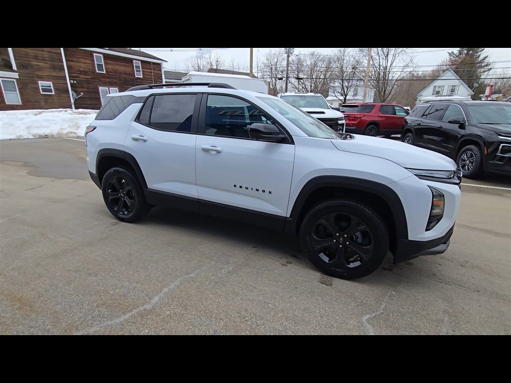 New 2026 Chevrolet Equinox LT image 2