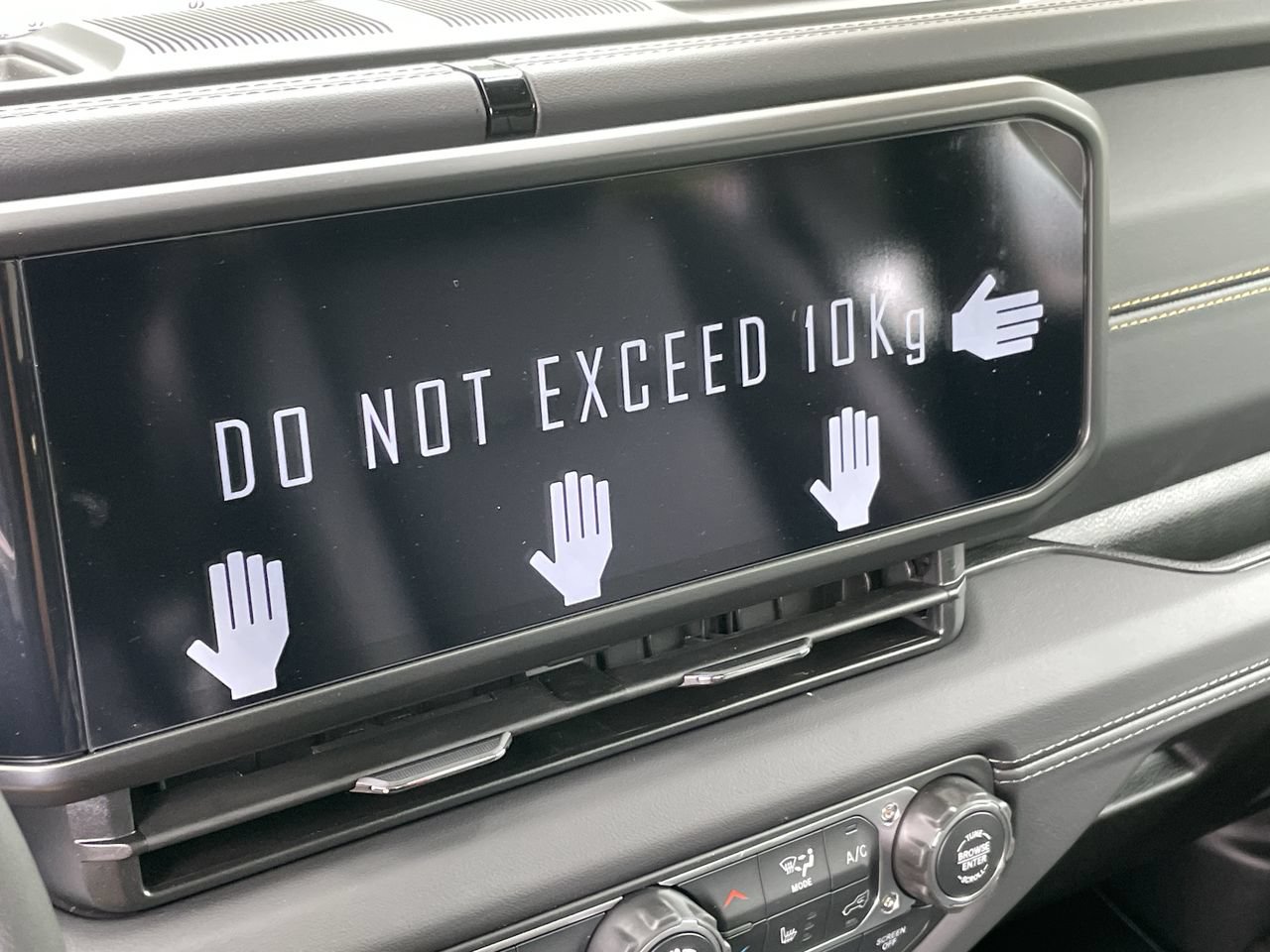 New 2026 Jeep Gladiator Sport AWD/4WD image 15