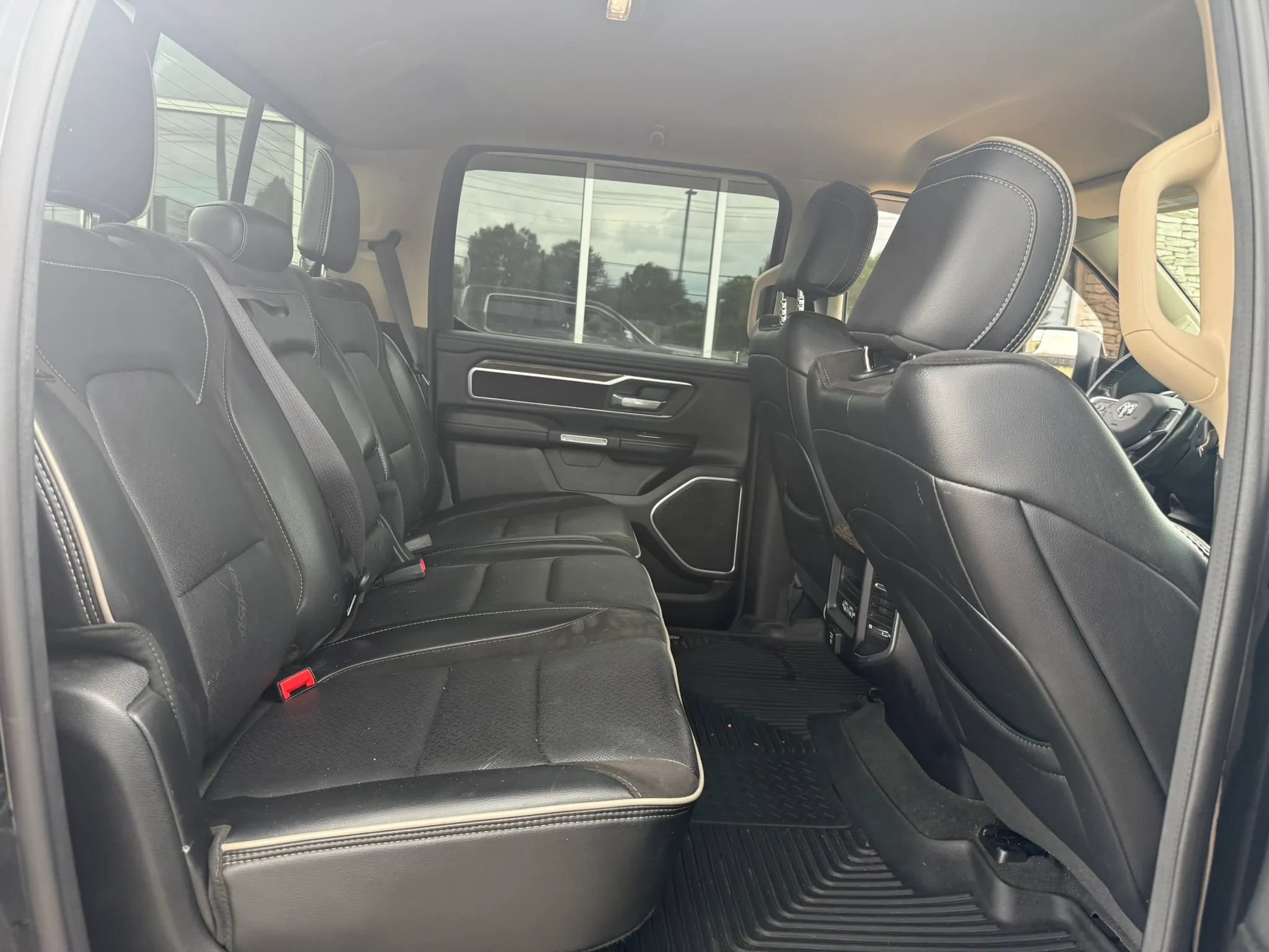 Used 2020 RAM 1500 Laramie AWD/4WD image 16