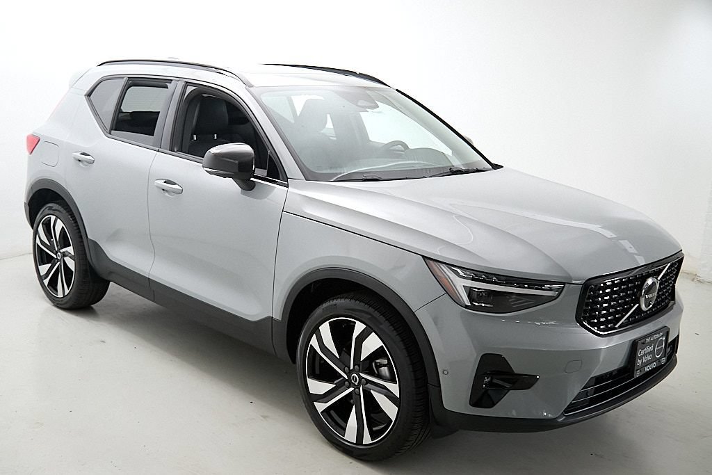 Certified 2024 Volvo XC40 B5 Plus w/ Protection Package Premier AWD/4WD image 4