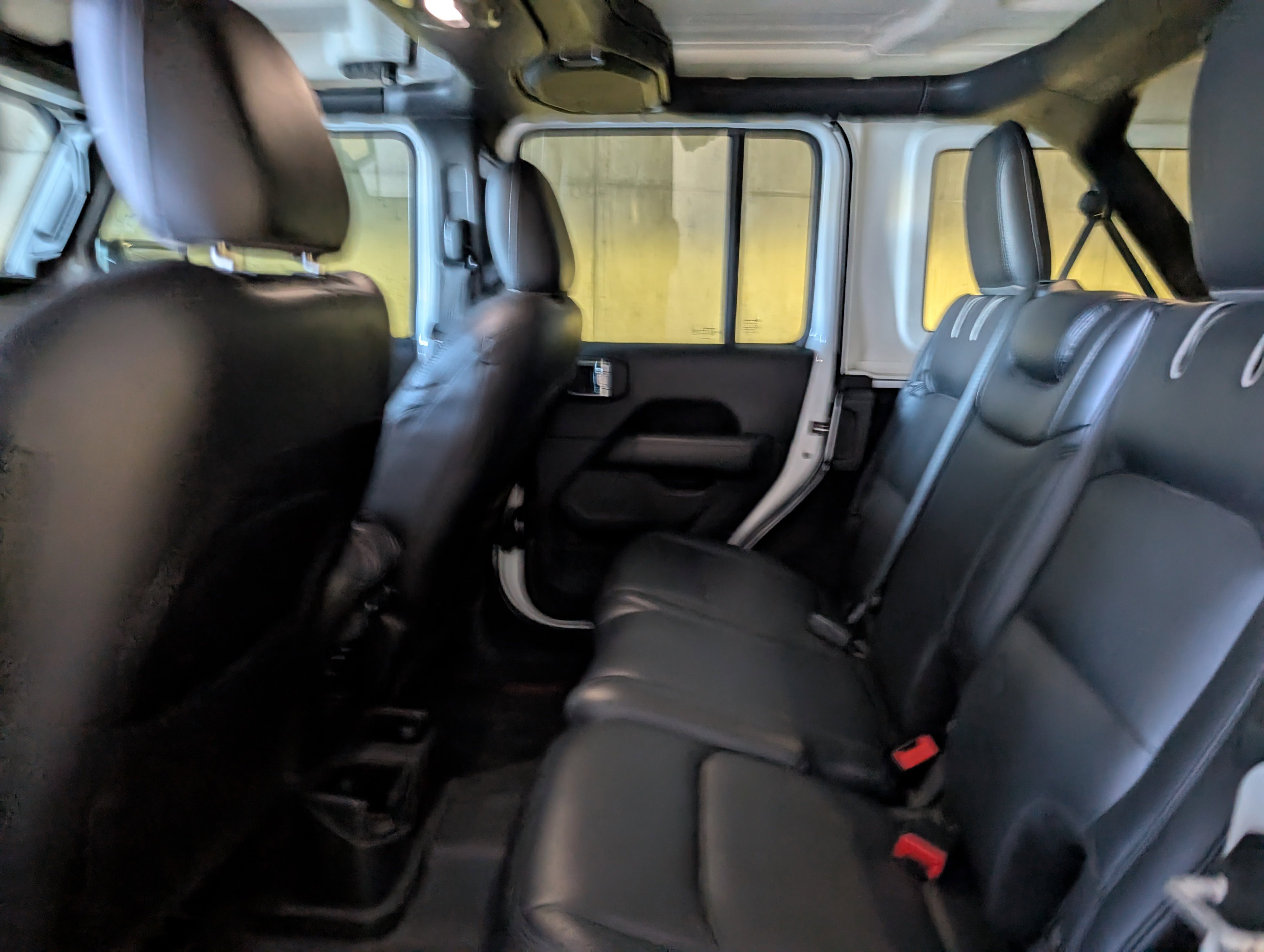 Used 2018 Jeep Wrangler Unlimited Sahara image 25