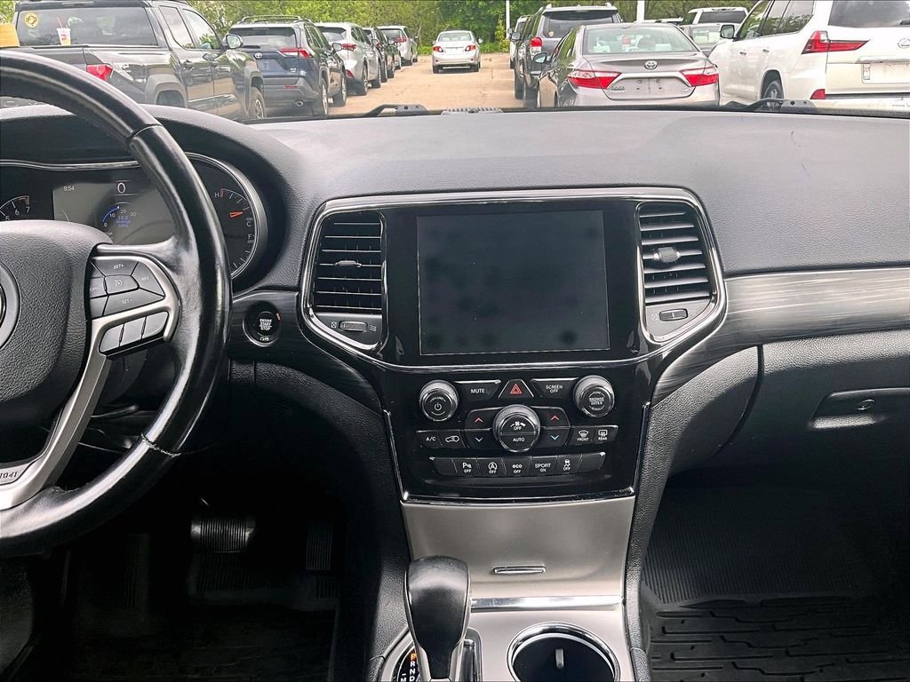 Used 2021 Jeep Grand Cherokee Laredo X AWD/4WD image 18