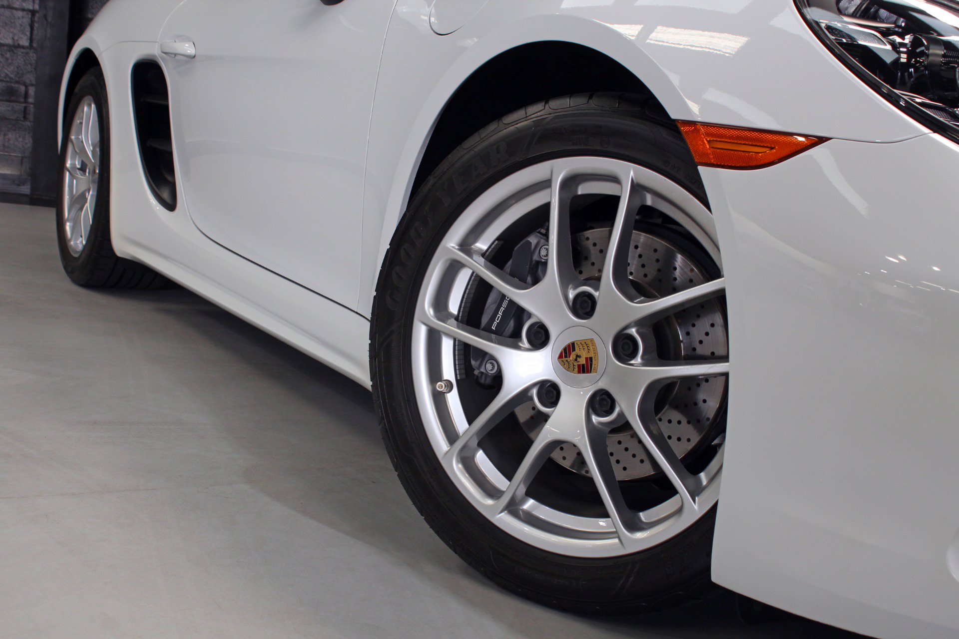 Used 2021 Porsche 718 Boxster w/ Premium Package RWD image 35