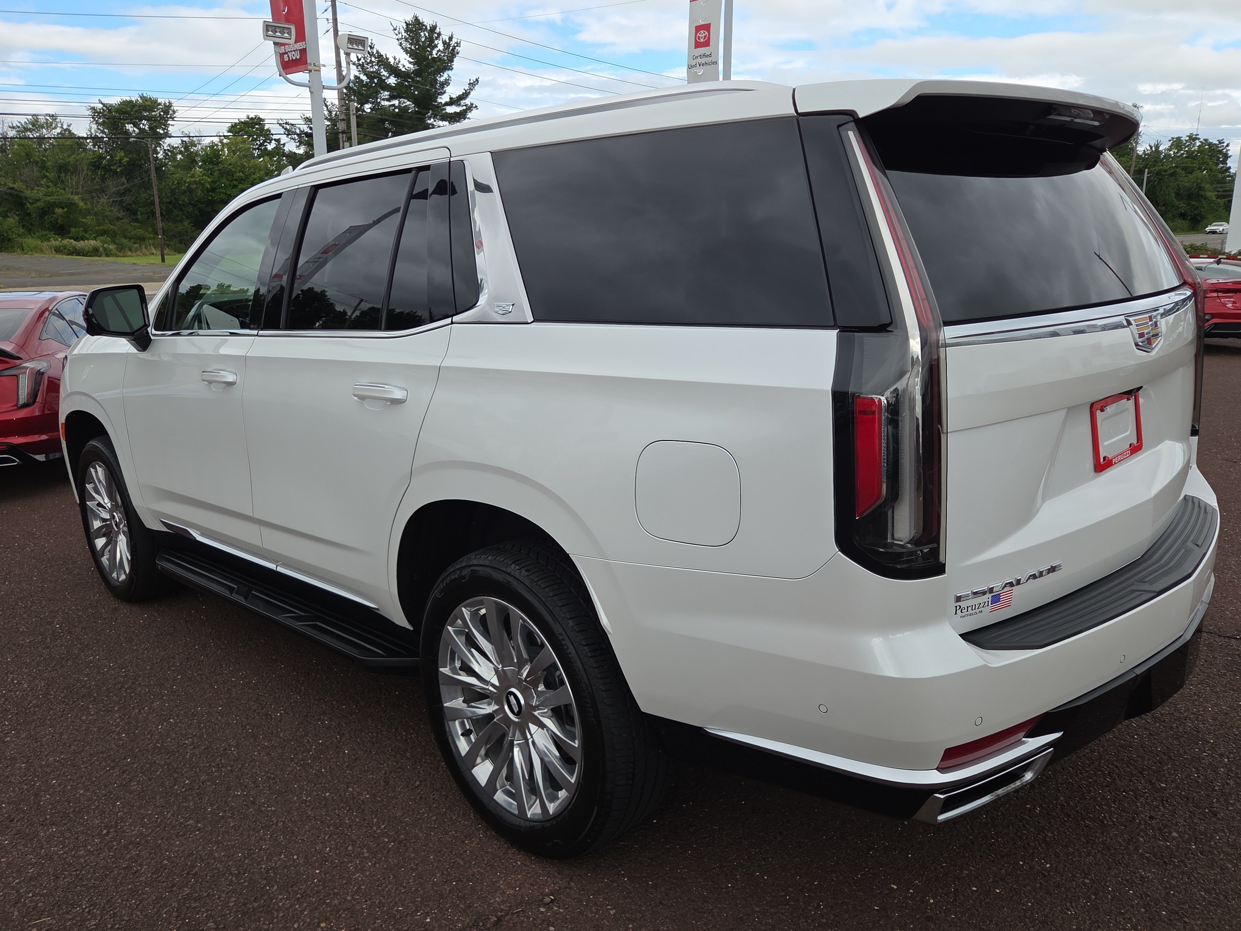 Used 2024 Cadillac Escalade Premium Luxury w/ Performance Package AWD/4WD image 5