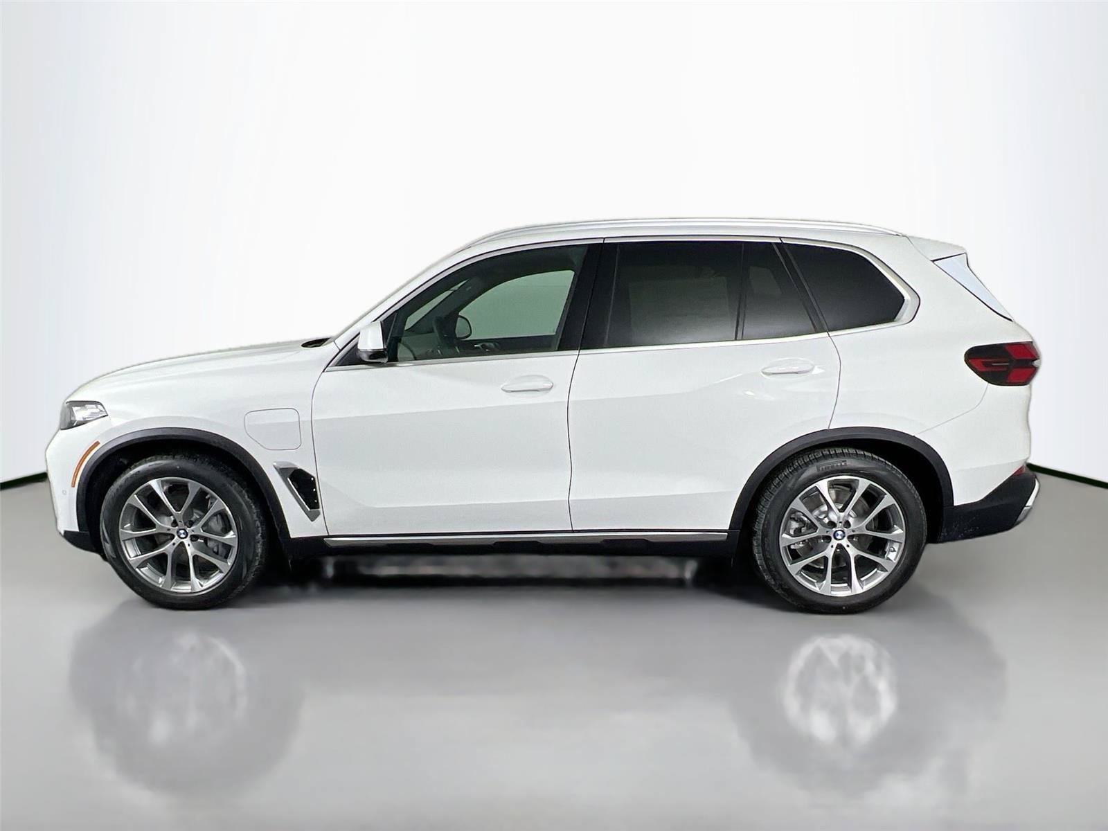 New 2026 BMW X5 xDrive50e AWD/4WD image 3