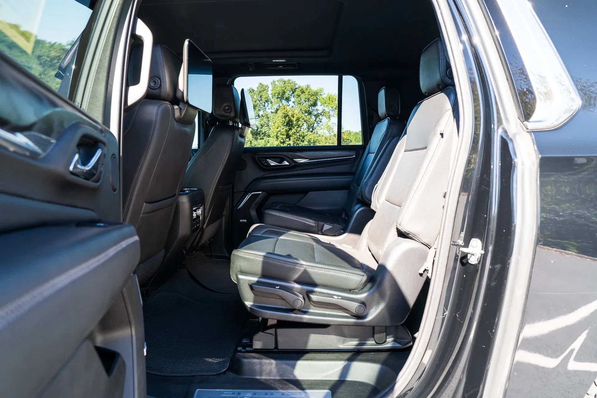 Used 2021 GMC Yukon XL Denali w/ Denali Premium Package RWD image 30