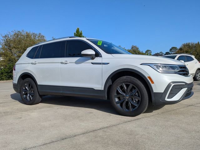 Used 2023 Volkswagen Tiguan SE image 2