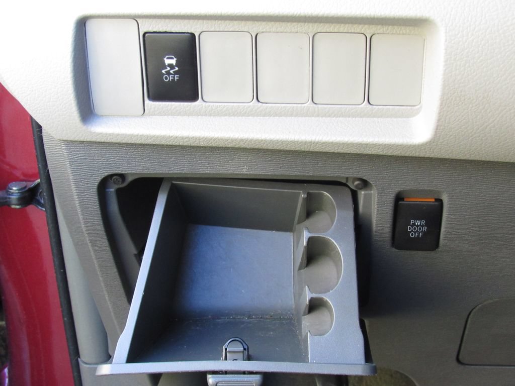 Used 2015 Toyota Sienna LE FWD image 33