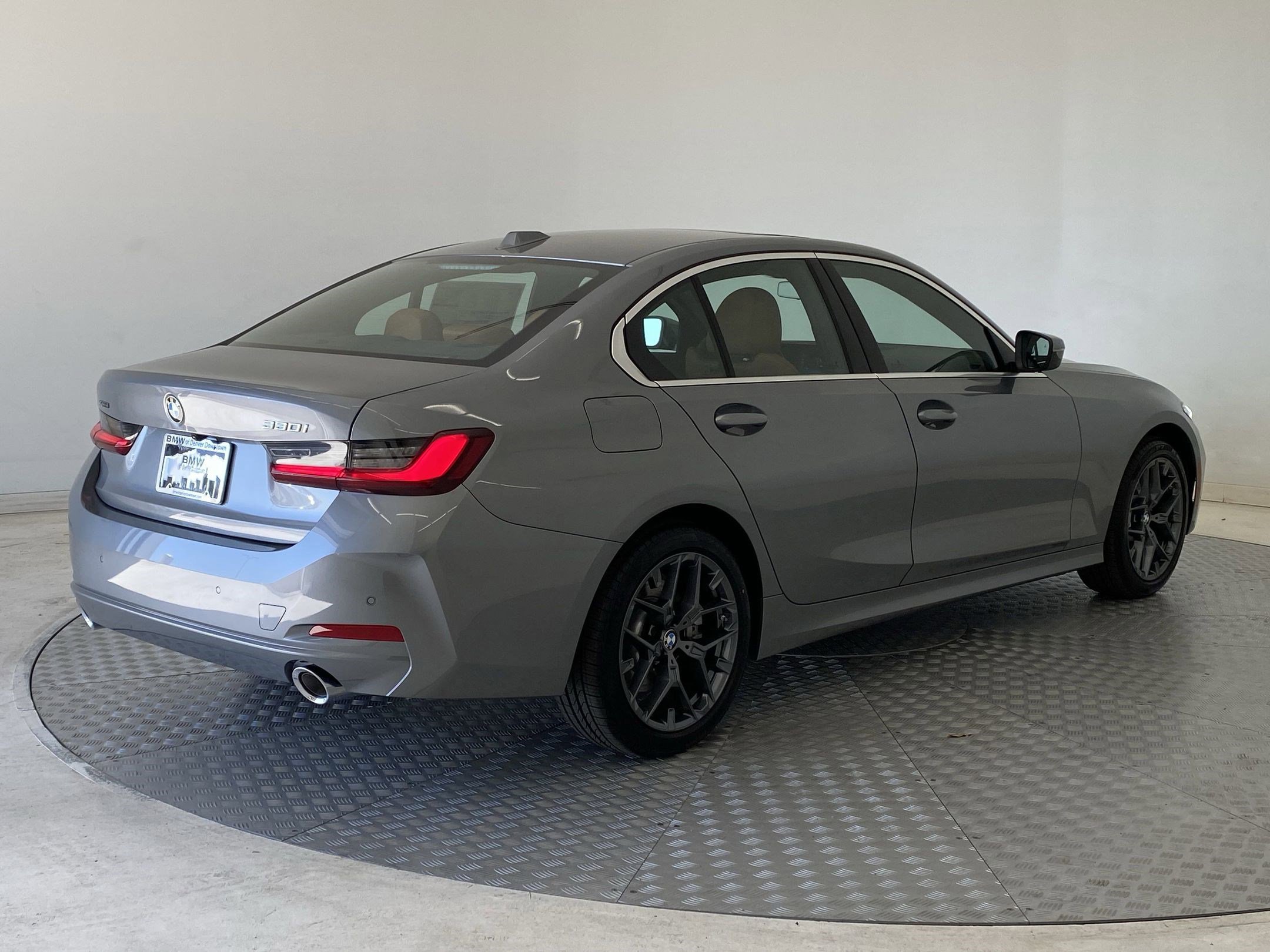 Used 2025 BMW 330i xDrive Sedan w/ Convenience Package image 10