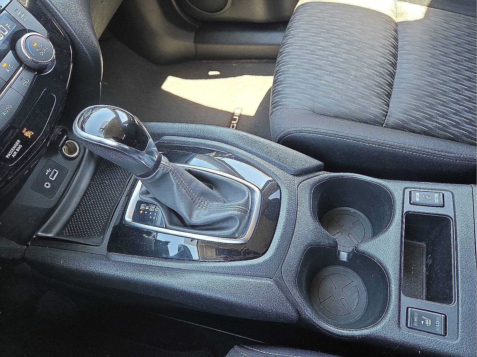 Used 2018 Nissan Rogue SV AWD/4WD image 25