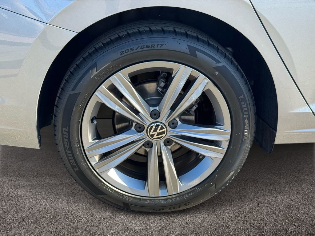 Used 2024 Volkswagen Jetta SE image 8