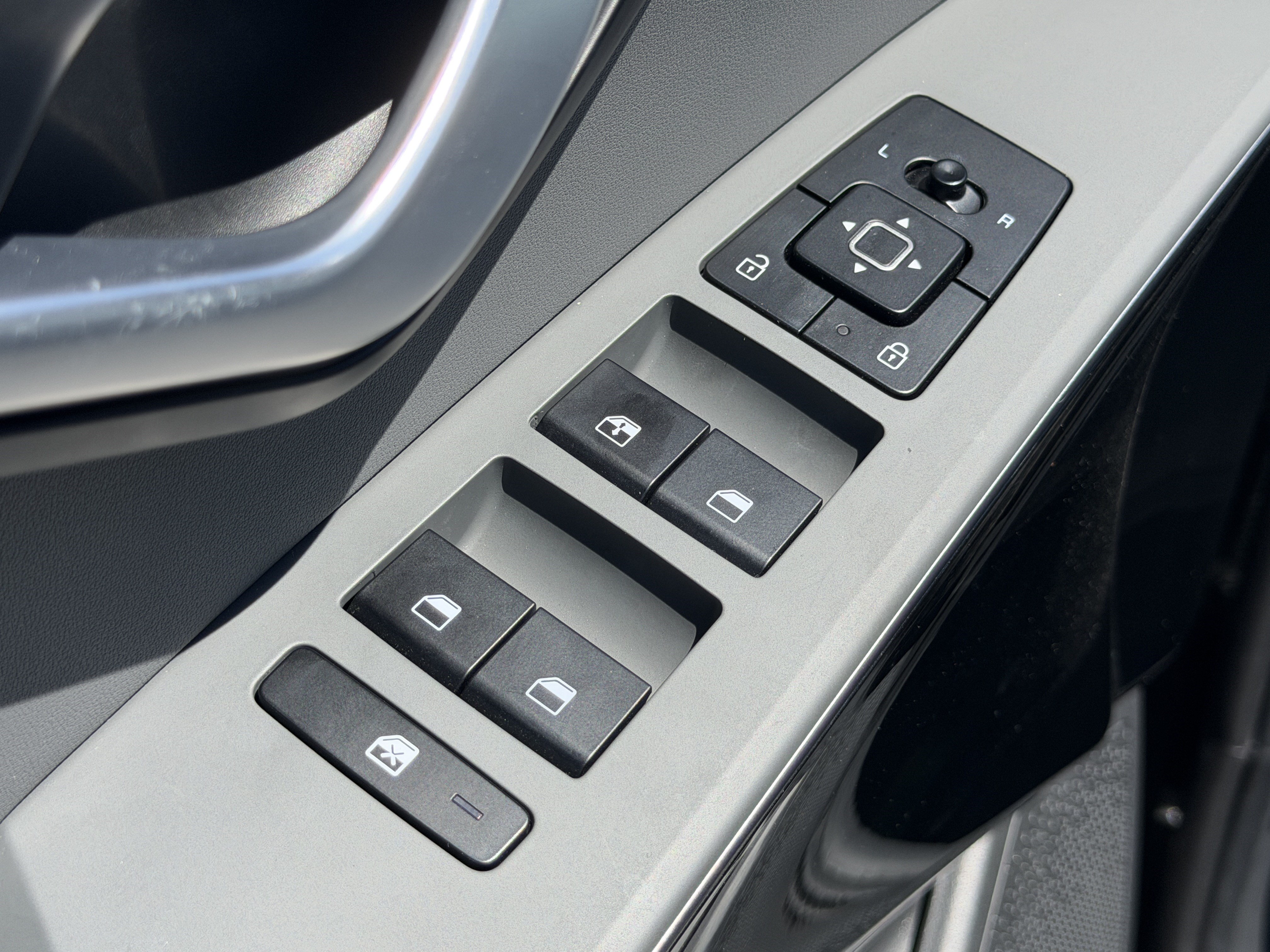 Certified 2025 Kia Niro EX FWD image 14