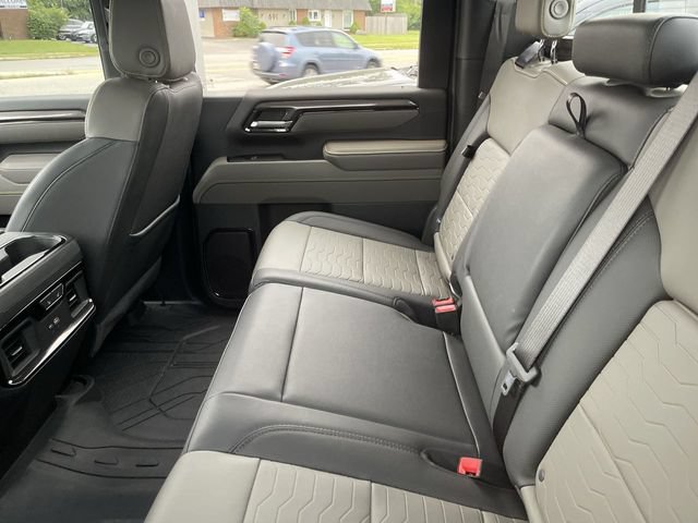 Used 2025 Chevrolet Silverado 2500 ZR2 w/ Technology Package AWD/4WD image 7