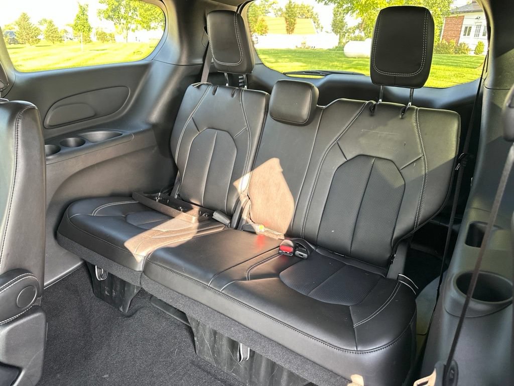 Used 2025 Chrysler Pacifica Select FWD image 12