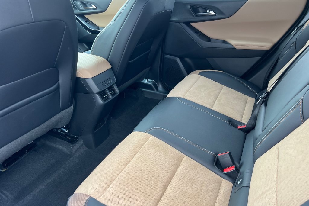 New 2026 Chevrolet Equinox ACTIV w/ Convenience Package III image 9