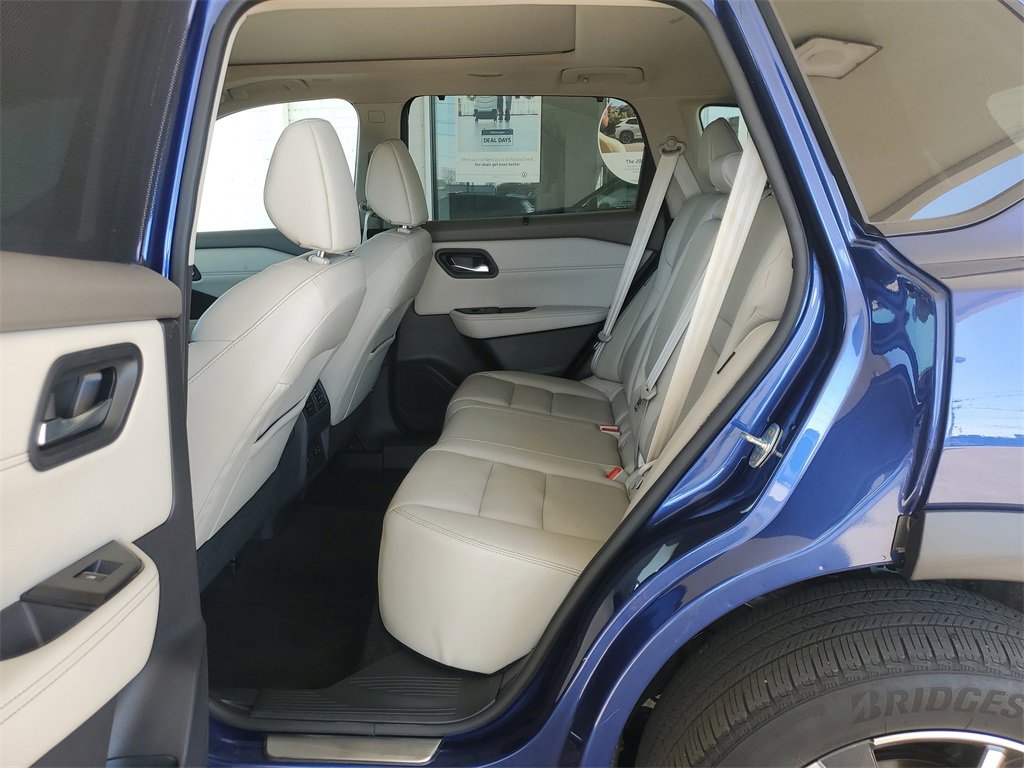 Used 2022 Nissan Rogue SL w/ SL Premium Package image 6