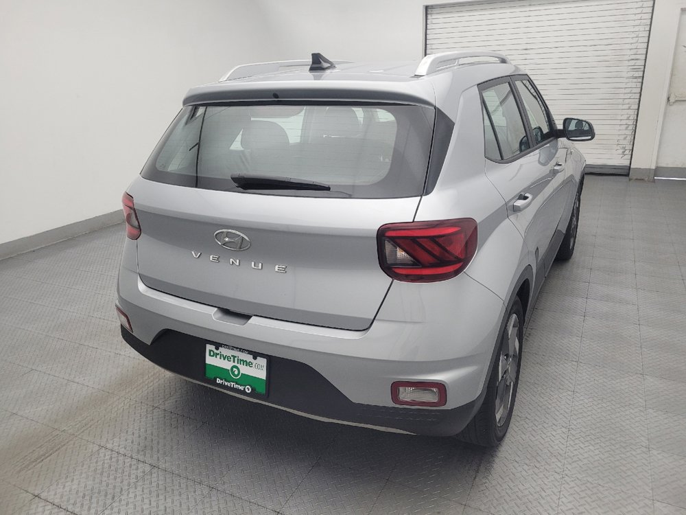 Used 2021 Hyundai Venue SEL FWD image 7