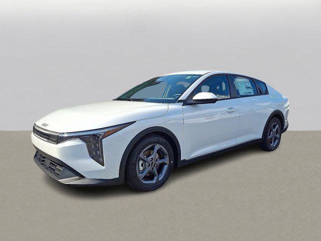 New 2025 Kia K4 LXS image 2