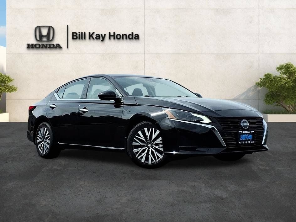 Used 2023 Nissan Altima 2.5 SV FWD image 5