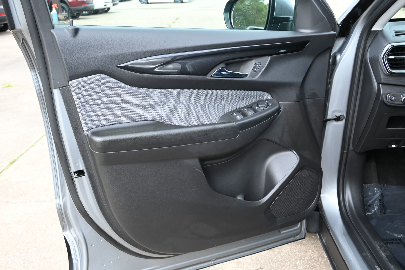 Used 2025 Chevrolet TrailBlazer LT image 9