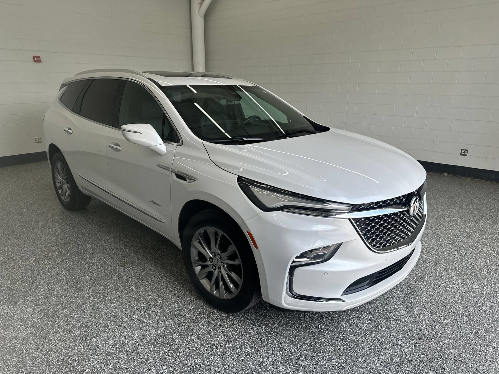 Used 2023 Buick Enclave Avenir w/ Avenir Technology Package AWD/4WD image 4