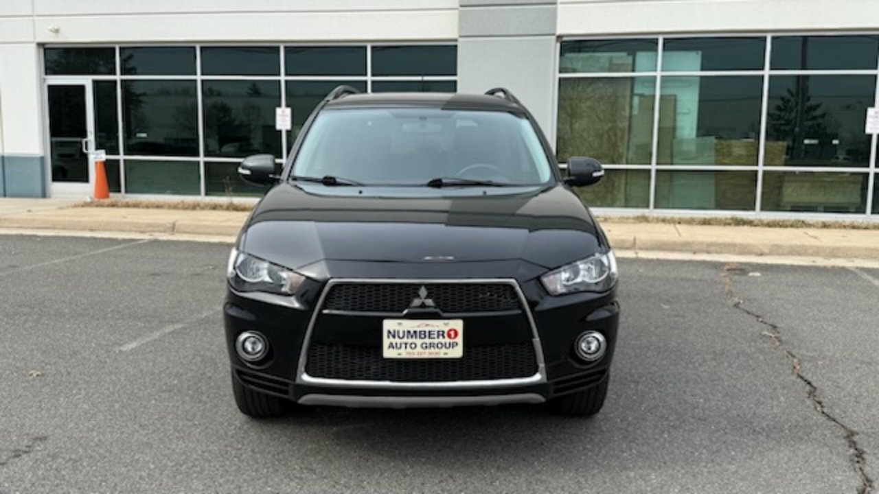 Used 2012 Mitsubishi Outlander SE image 2