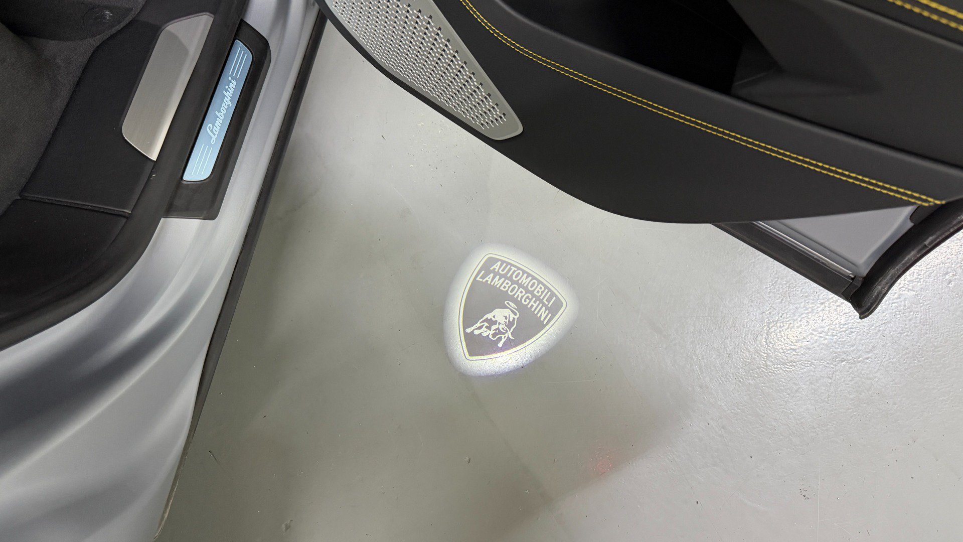 Used 2022 Lamborghini Urus AWD/4WD image 72
