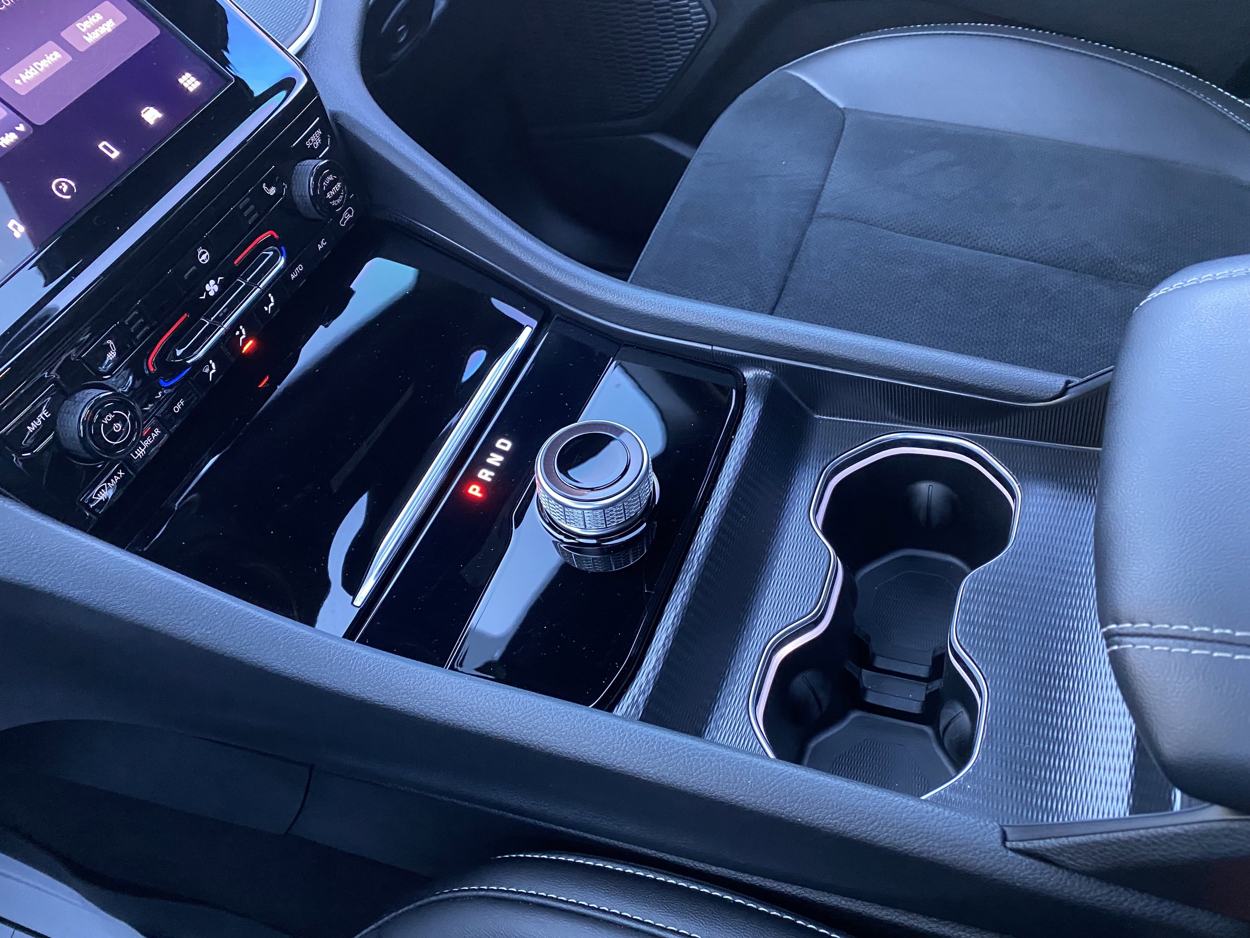 Used 2025 Jeep Grand Cherokee Altitude image 31