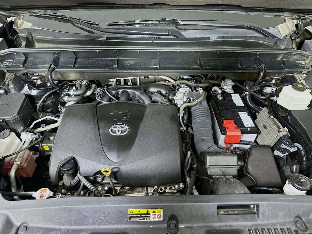 Used 2021 Toyota Highlander XSE FWD image 9