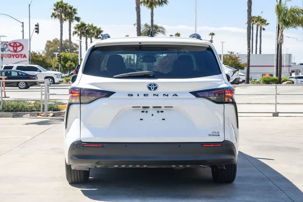 Used 2023 Toyota Sienna XLE FWD image 8