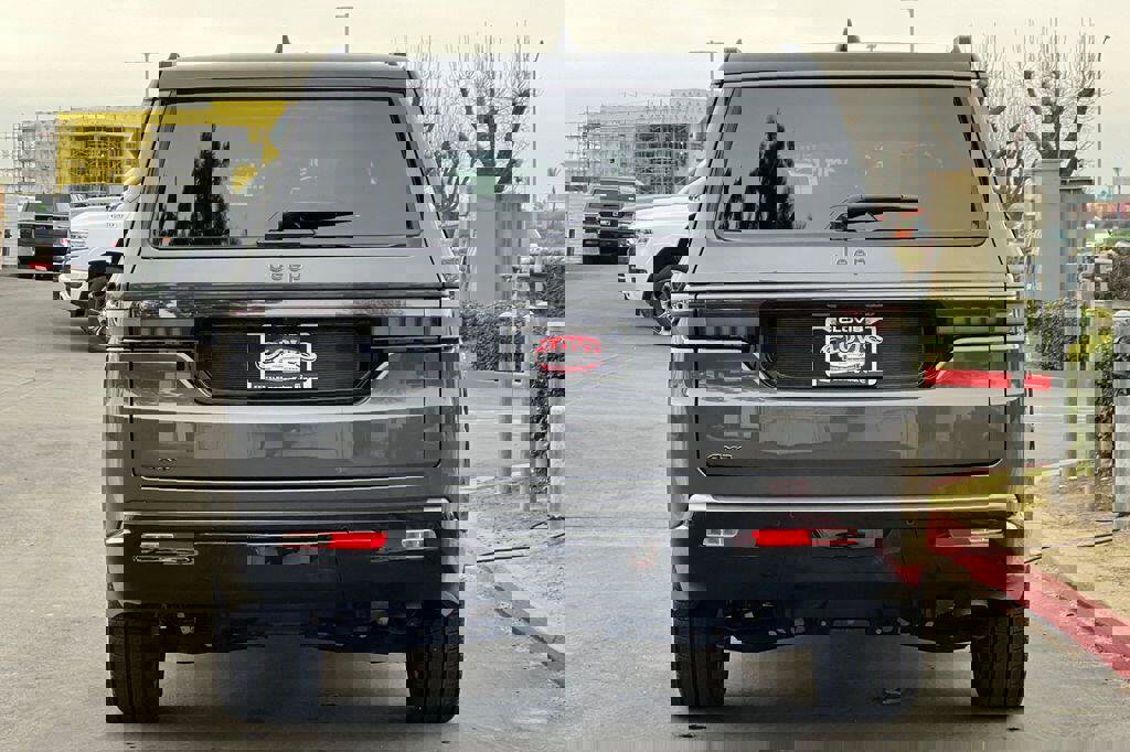 New 2026 Jeep Grand Wagoneer Summit w/ Premium Group III image 5