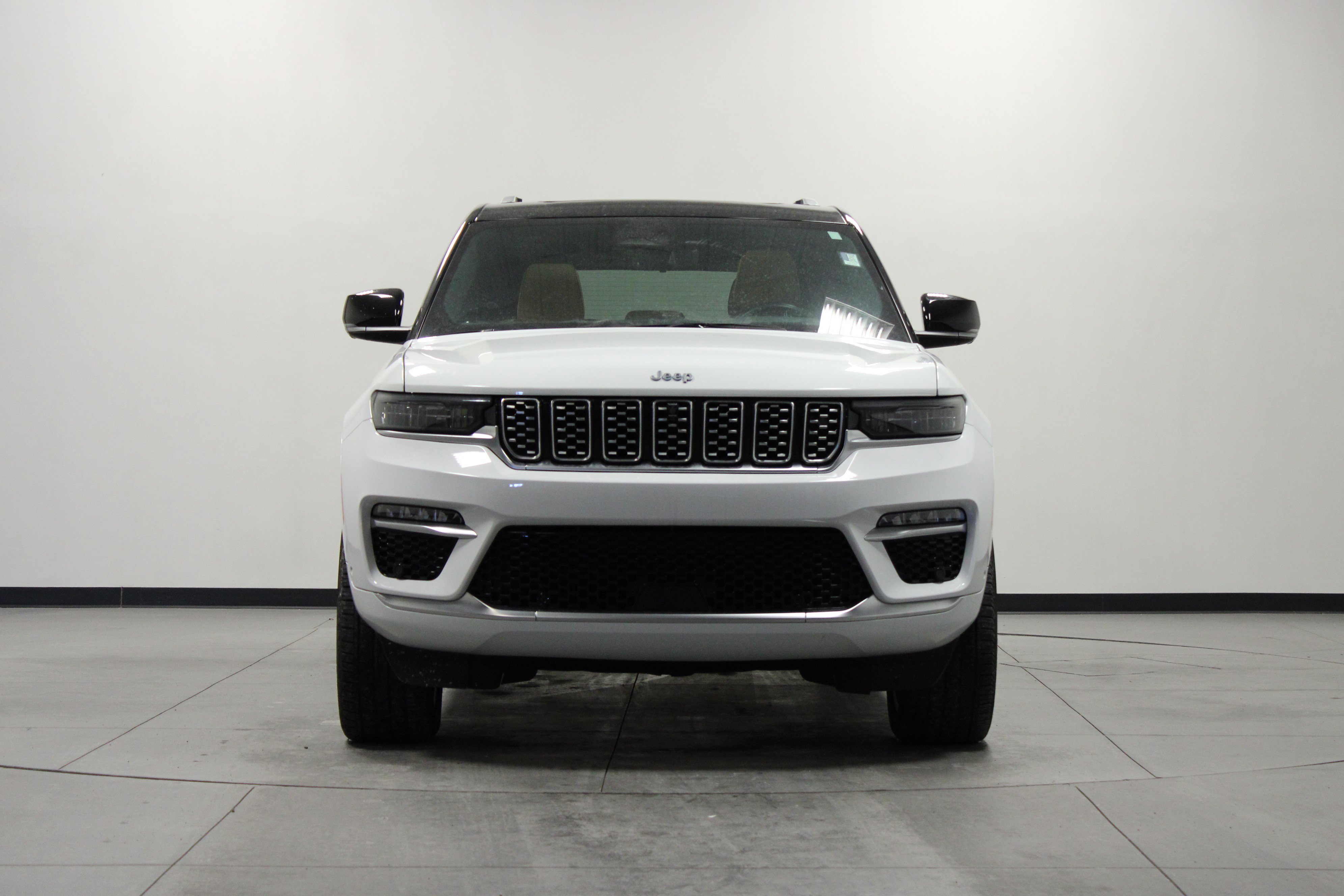 Used 2024 Jeep Grand Cherokee Summit AWD/4WD image 9