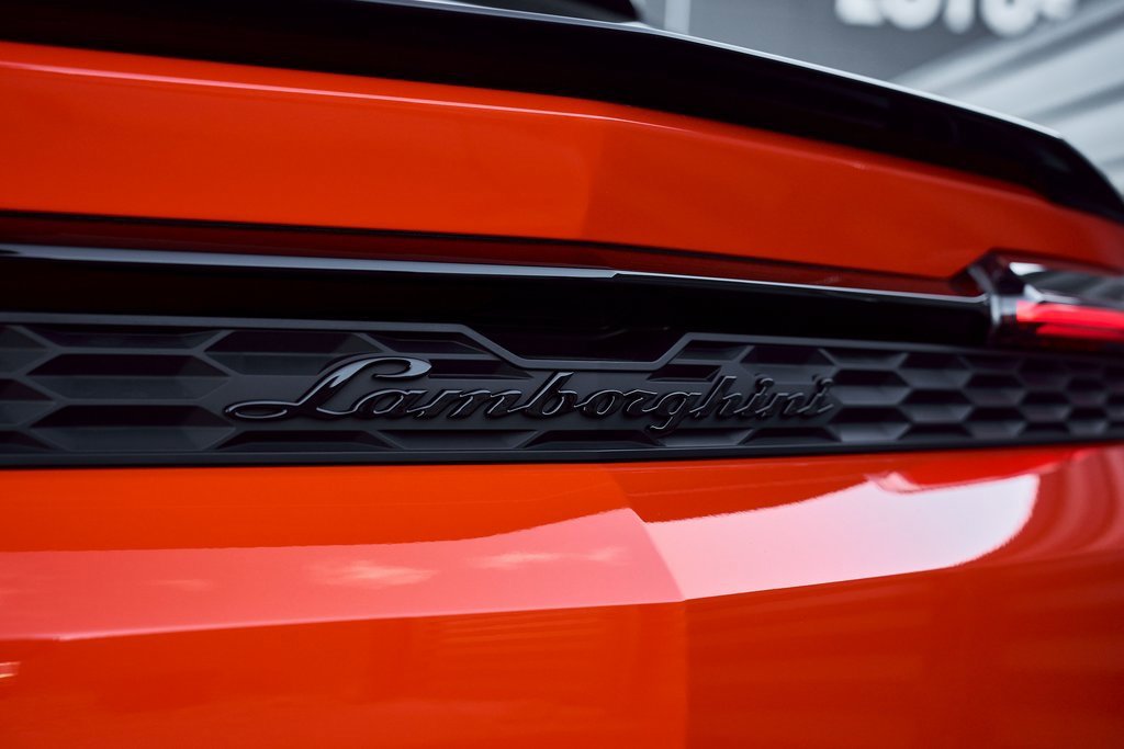 Used 2025 Lamborghini Urus SE image 11