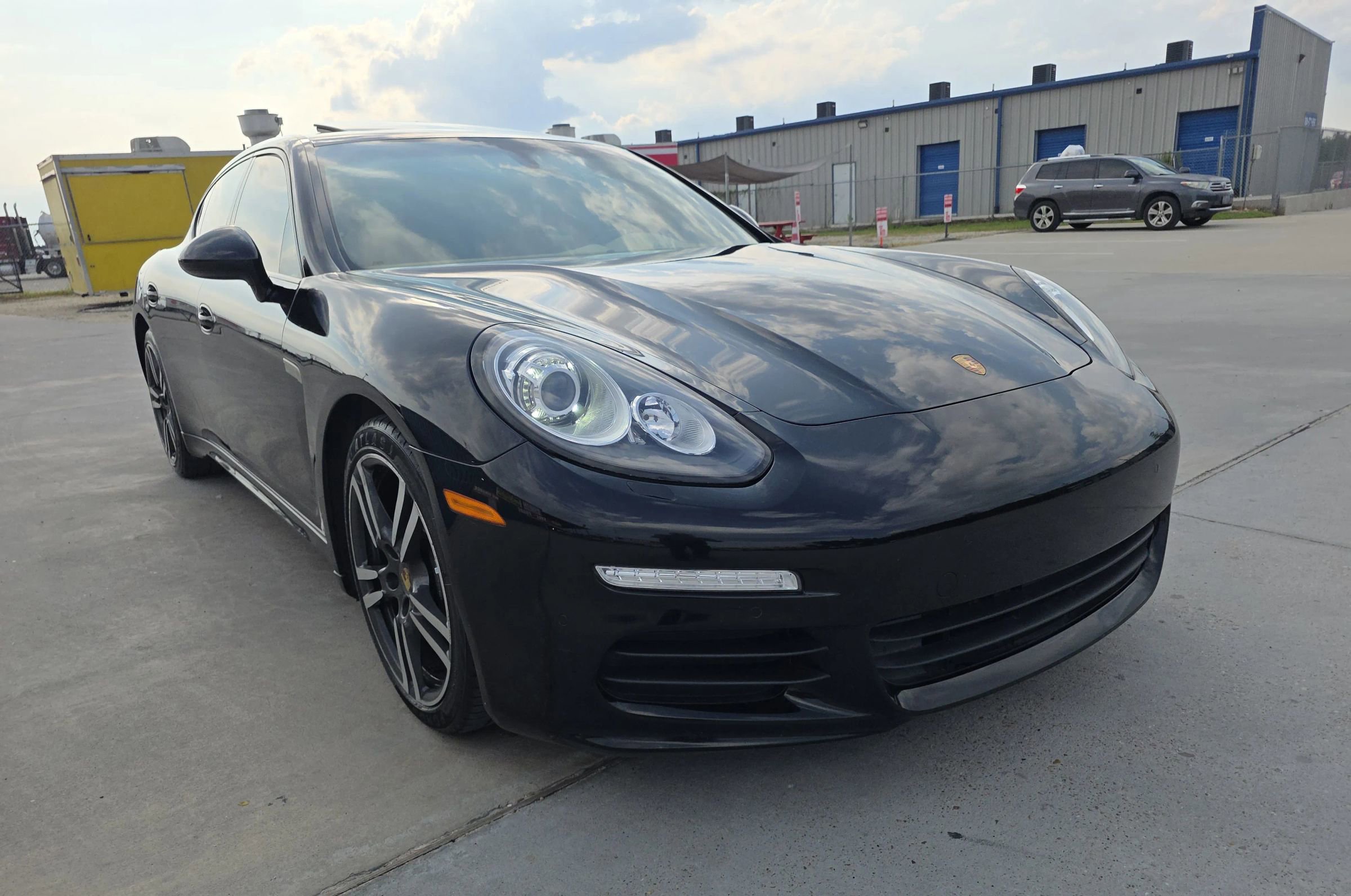 Used 2015 Porsche Panamera 4 image 6