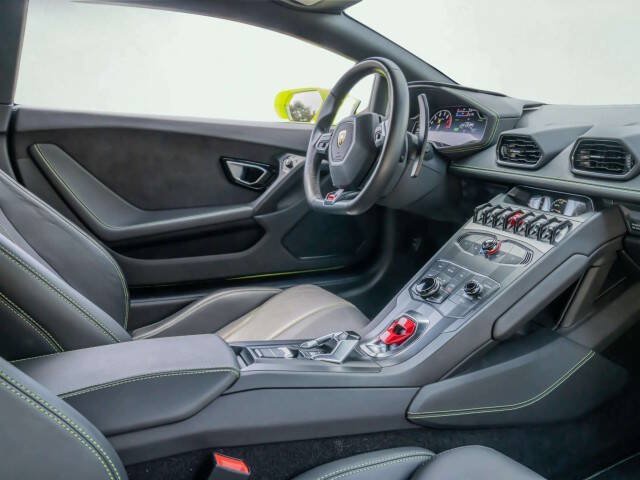 Used 2016 Lamborghini Huracan LP 610-4 Avio AWD/4WD image 23