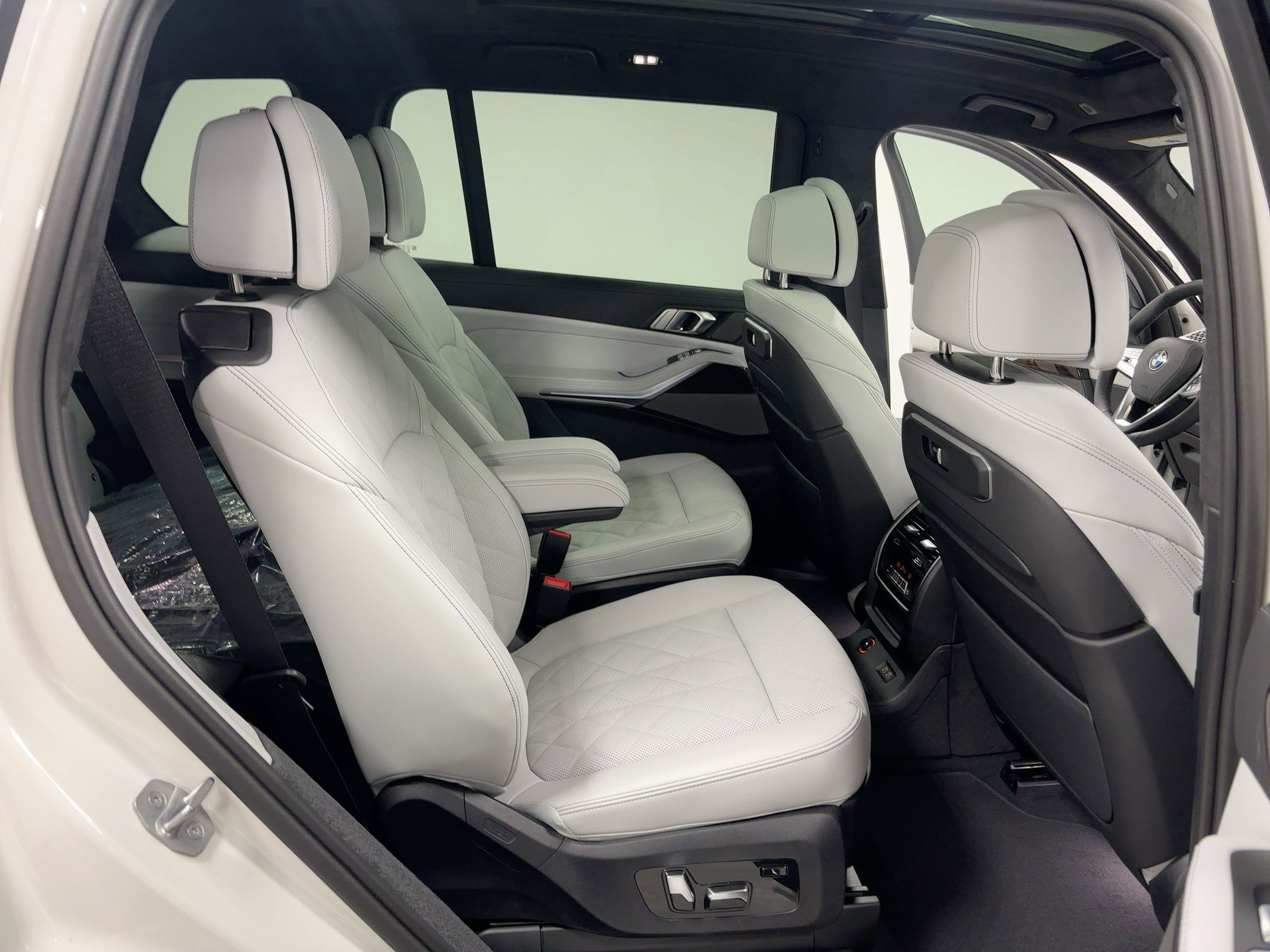 New 2026 BMW X7 xDrive40i w/ Premium Package image 30