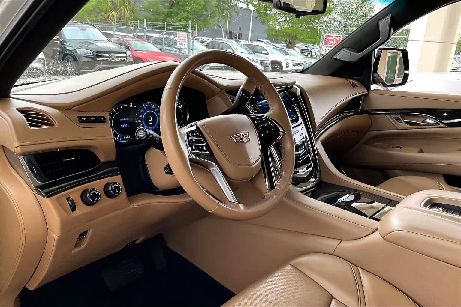 Used 2020 Cadillac Escalade Platinum AWD/4WD image 15
